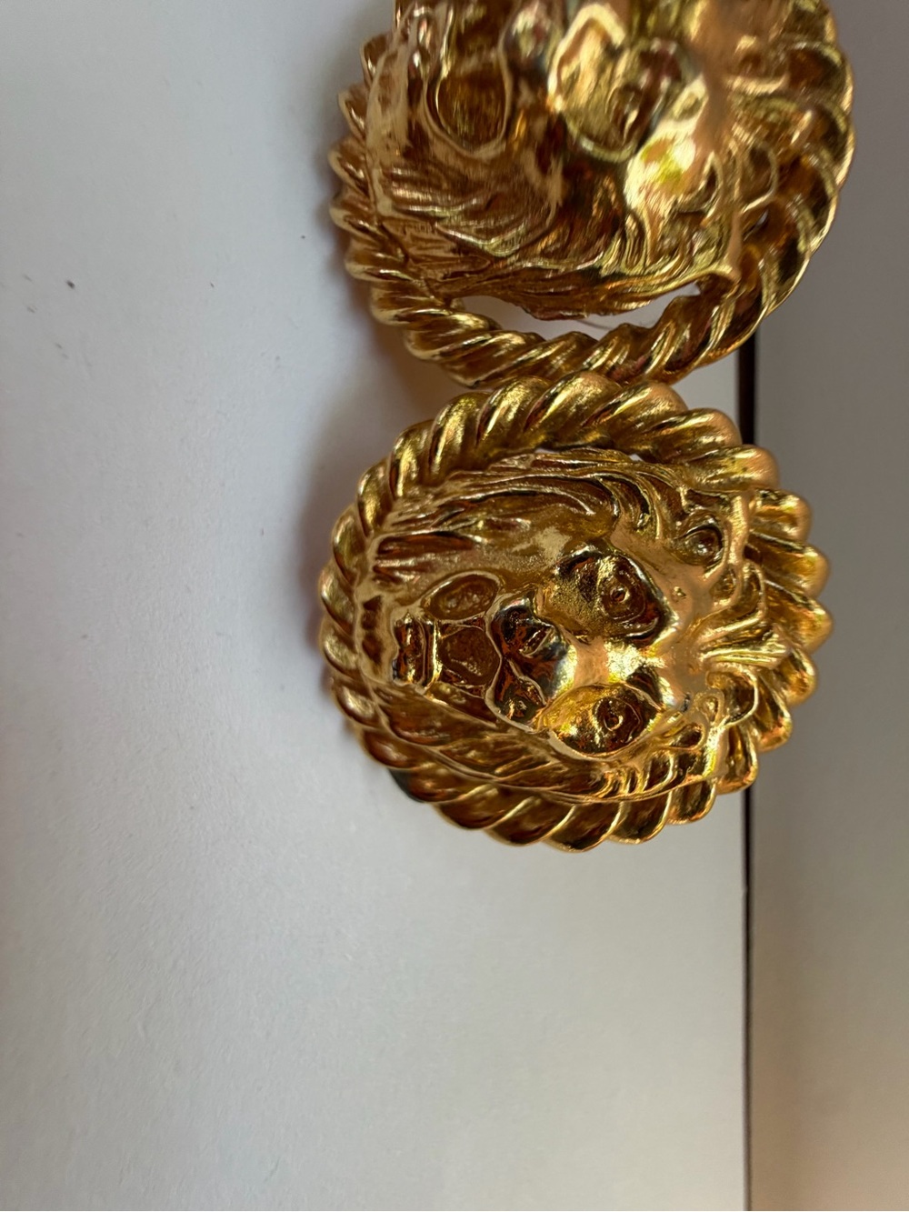 Vintage 80s Gold Tone Lion Head Statement Stud Earrings Twisted Rope Medallion - Picture 4 of 12